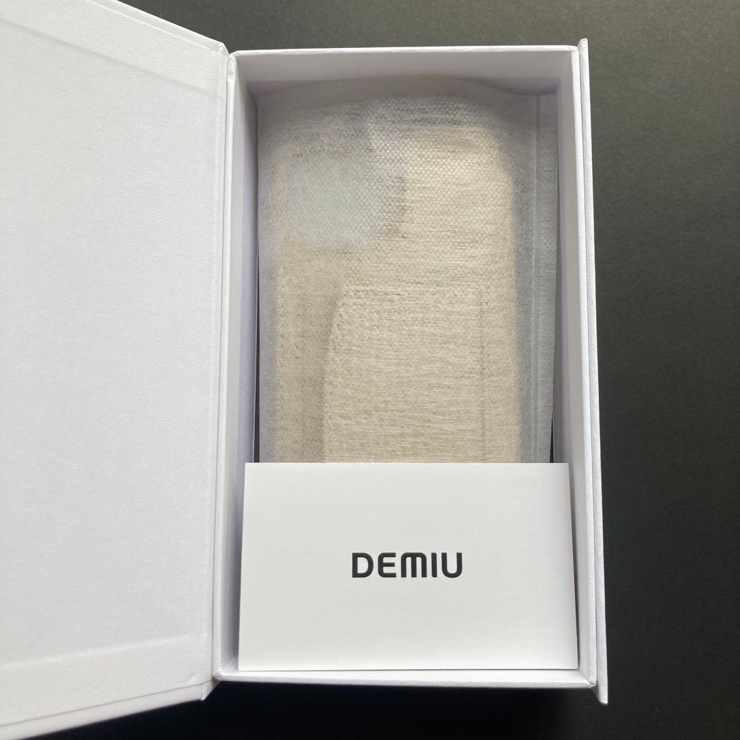 DEMIU POCHE Crocoベージュ iPhone14とストラップ