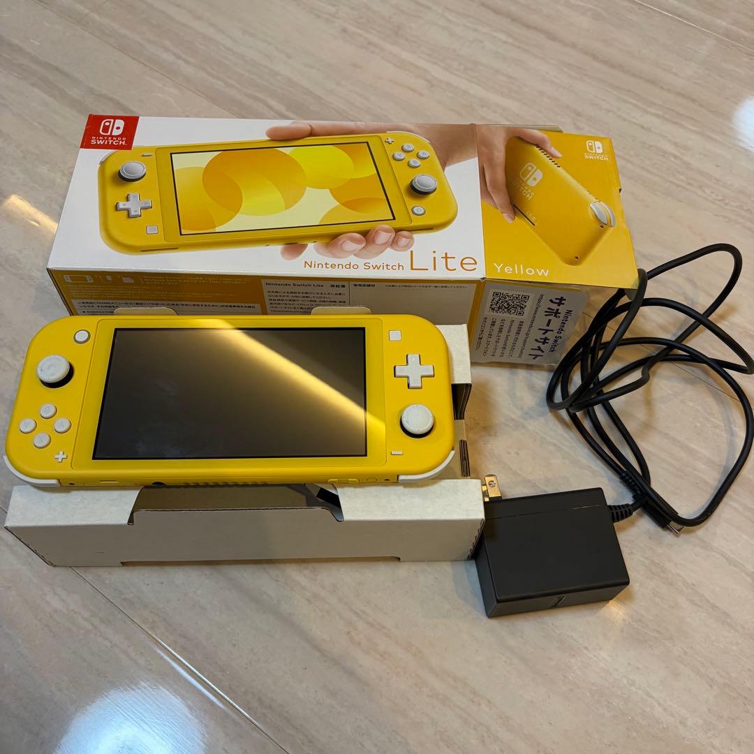 Nintendo Switch Light イエロー