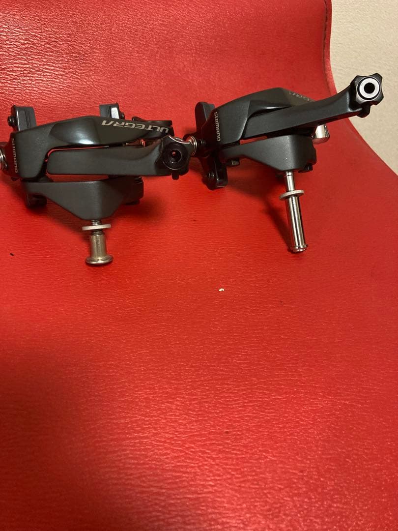 ULTEGRA R8000キャリパーブレーキ カーボンリム対応シュー付き