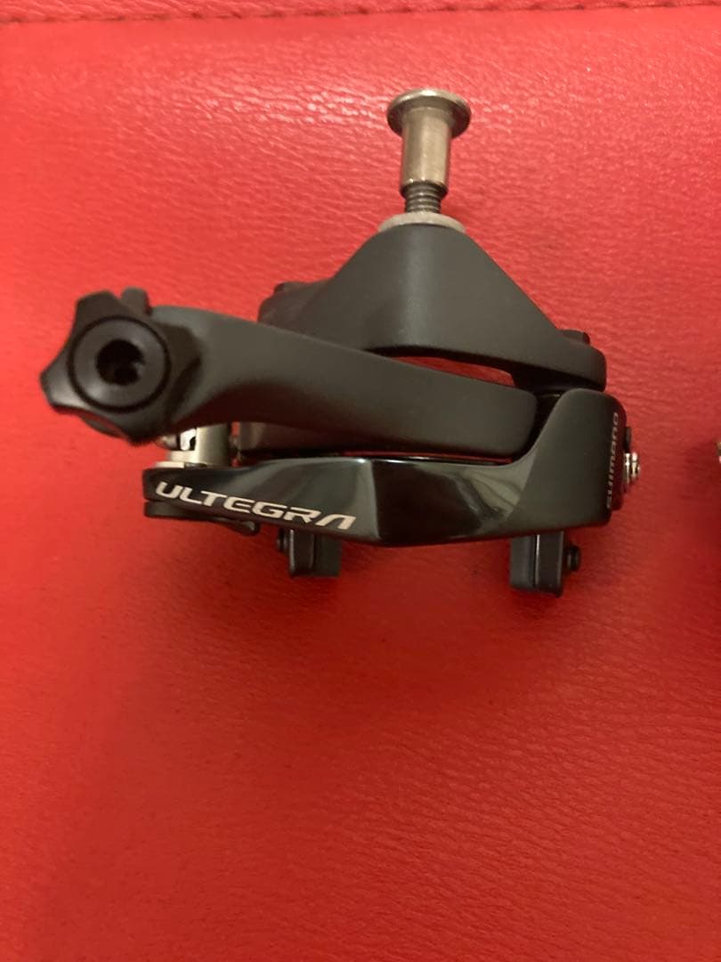 ULTEGRA R8000キャリパーブレーキ カーボンリム対応シュー付き