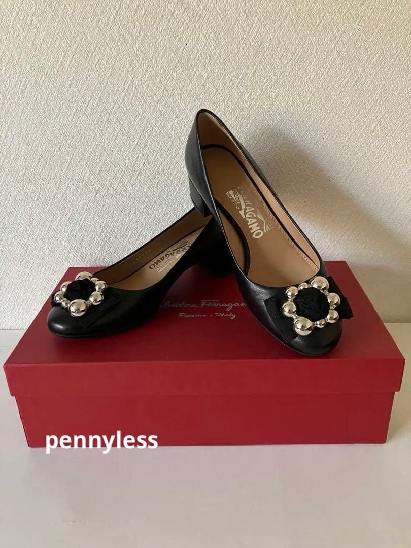 レア！フェラガモ パンプス シルバー金具 カーフレザー フラットシューズ　5