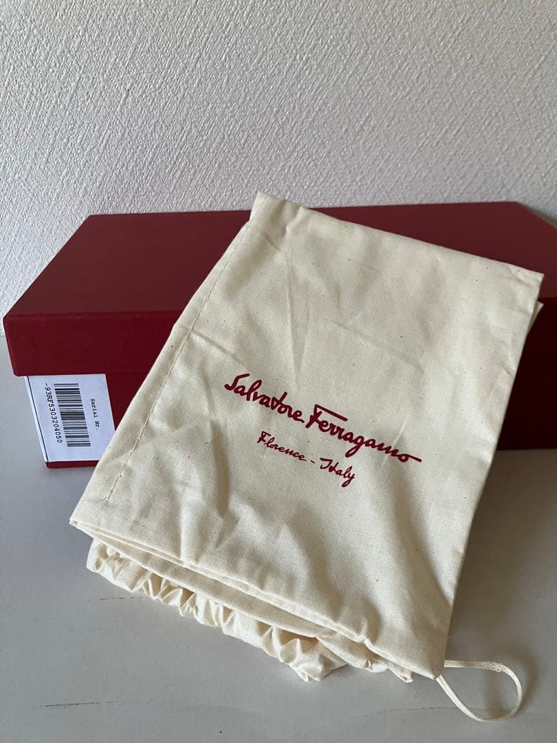 レア！フェラガモ パンプス シルバー金具 カーフレザー フラットシューズ　5