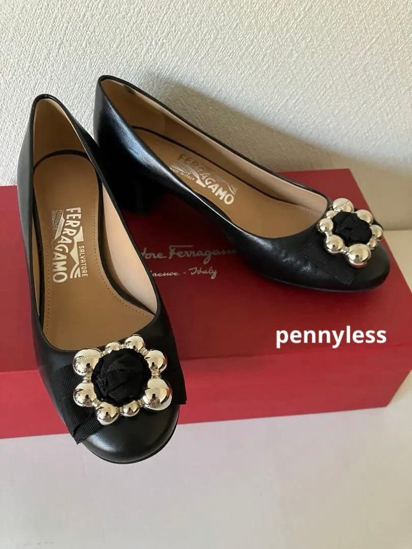 レア！フェラガモ パンプス シルバー金具 カーフレザー フラットシューズ　5