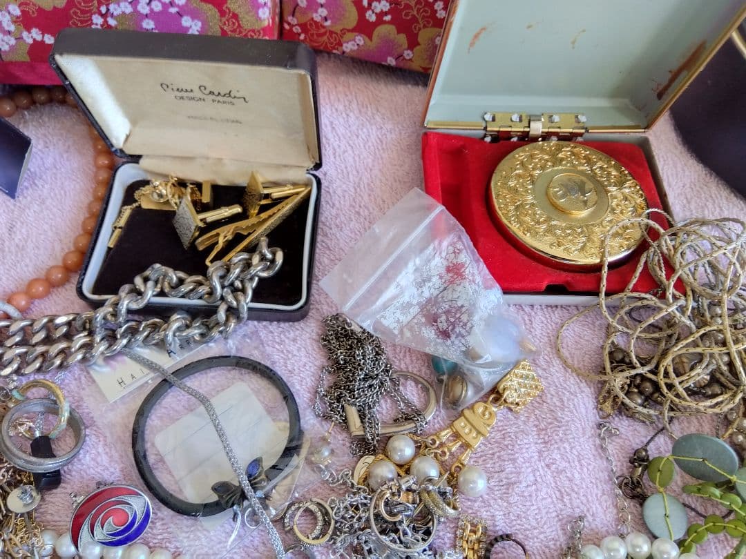 アクセサリー　まとめ売り 約４Kg 以上ジャンク品