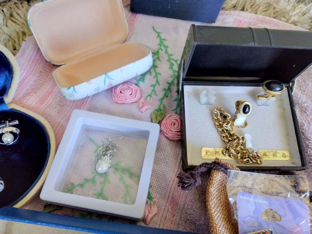 アクセサリー　まとめ売り 約４Kg 以上ジャンク品