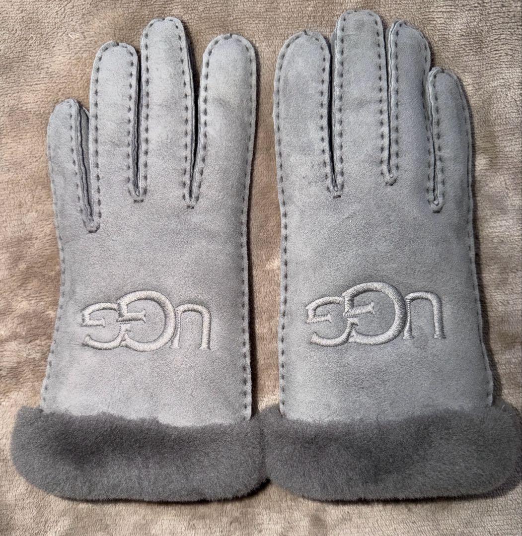 UGG 手袋 ファー シープスキン エンブロイダー グローブ　Mサイズ