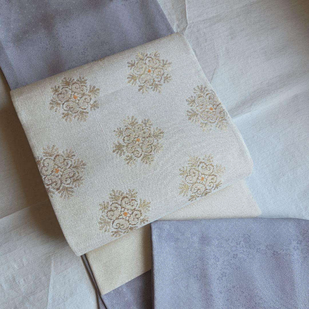 上品な織と煌めき　華文様の袋帯