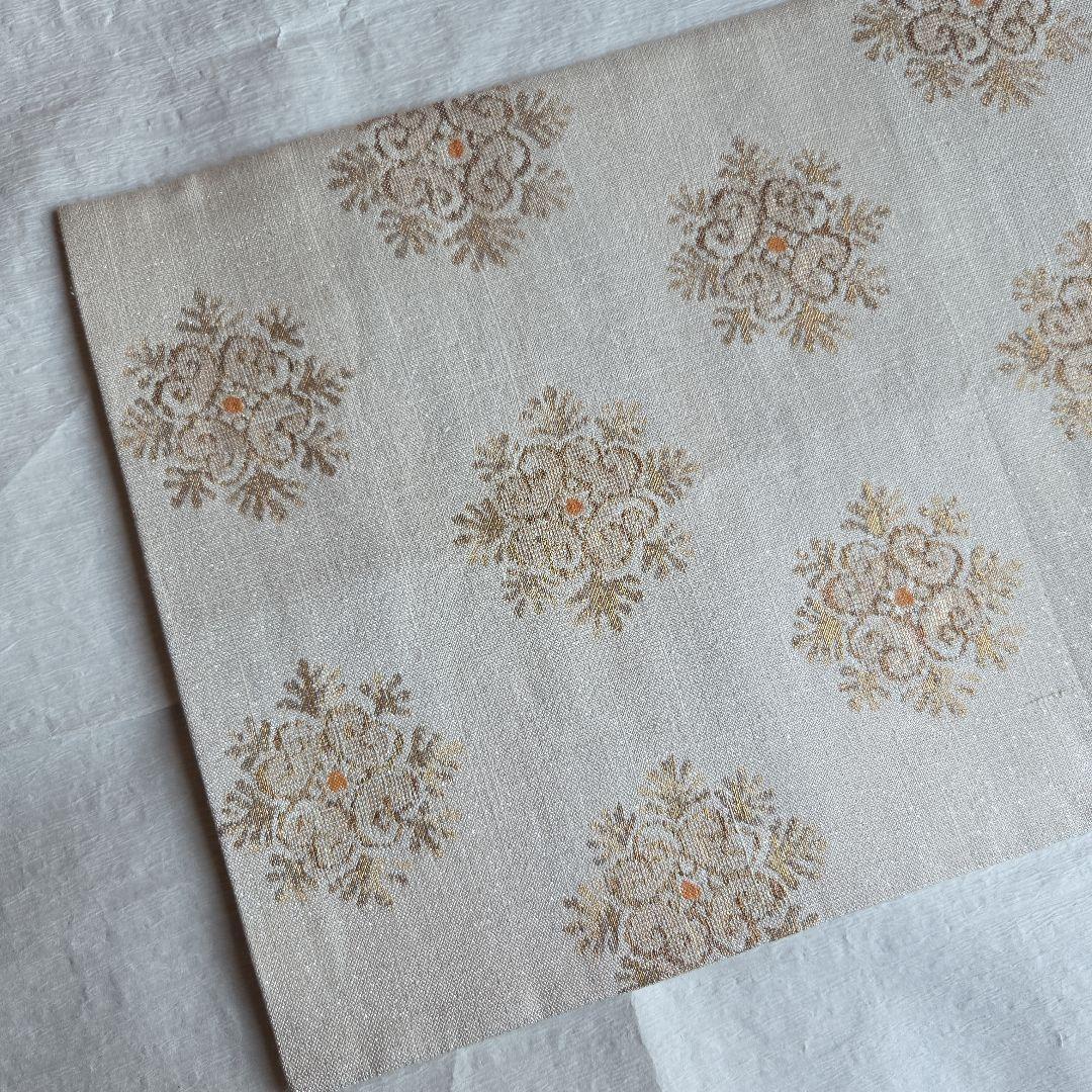 上品な織と煌めき　華文様の袋帯