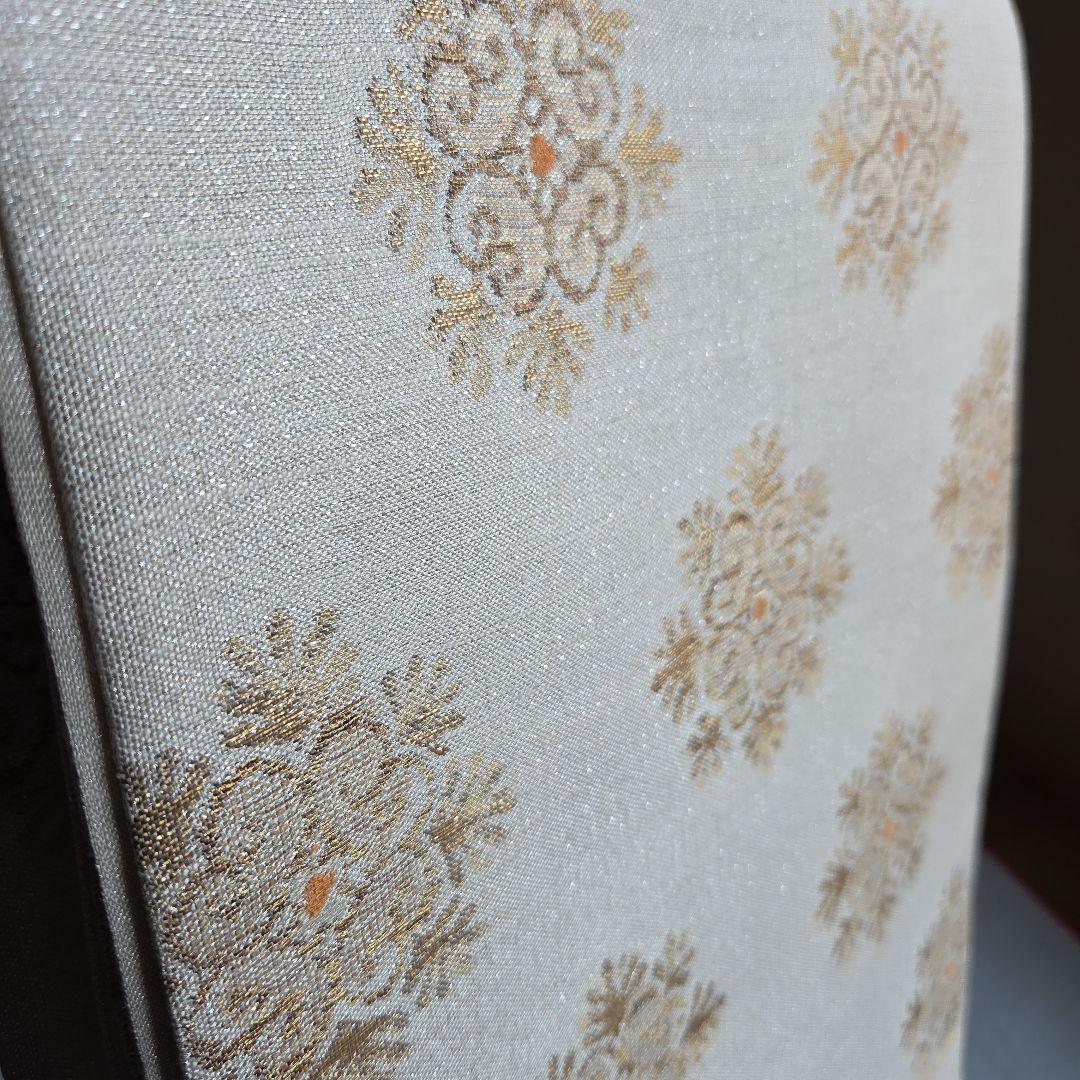 上品な織と煌めき　華文様の袋帯