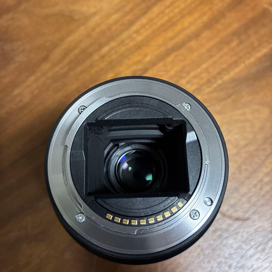 Sony FE 28-70mm f/3.5-5.6 OSS レンズ