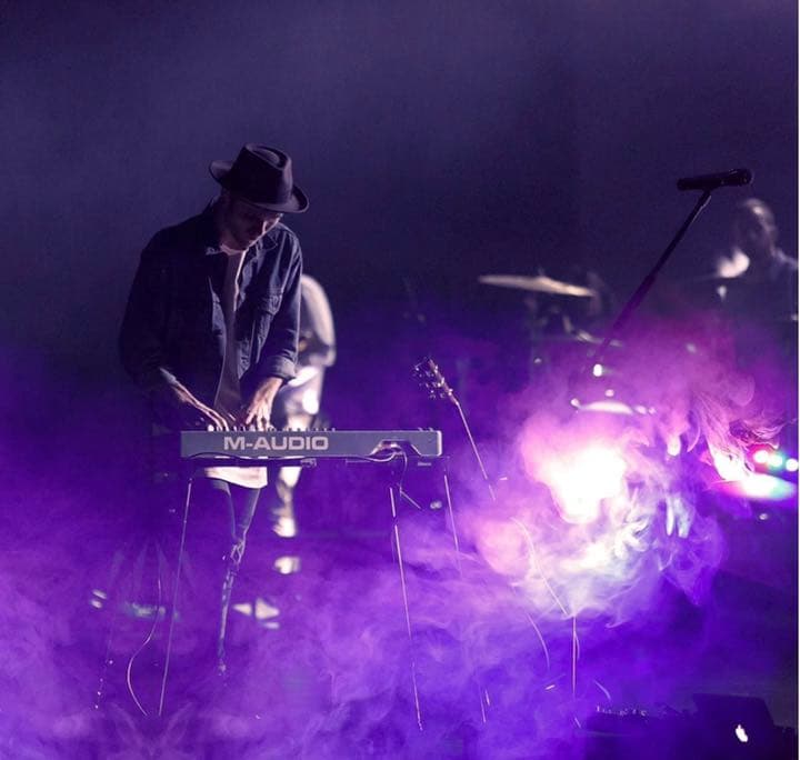 スモークマシン フォグマシン 500W 赤 緑 青3つの単色コントロール舞台設備