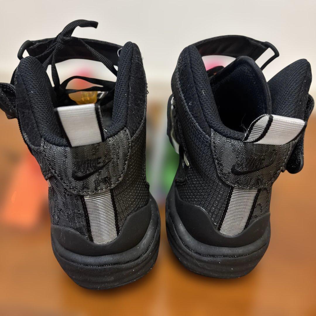 専用NIKE オフホワイトスニーカー MID SP ブラック/マルチカラー