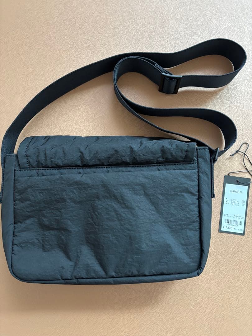 kuros'（クロス）ナイロンミニメッセンジャーバッグ