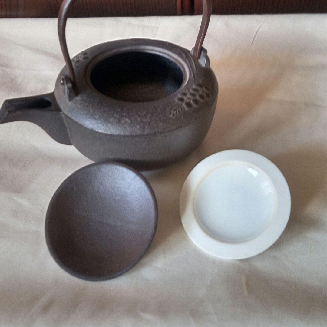 釜師　人間国宝　高橋敬典・鉄瓶 銚子・梅紋　陶器替蓋付 未使用箱付