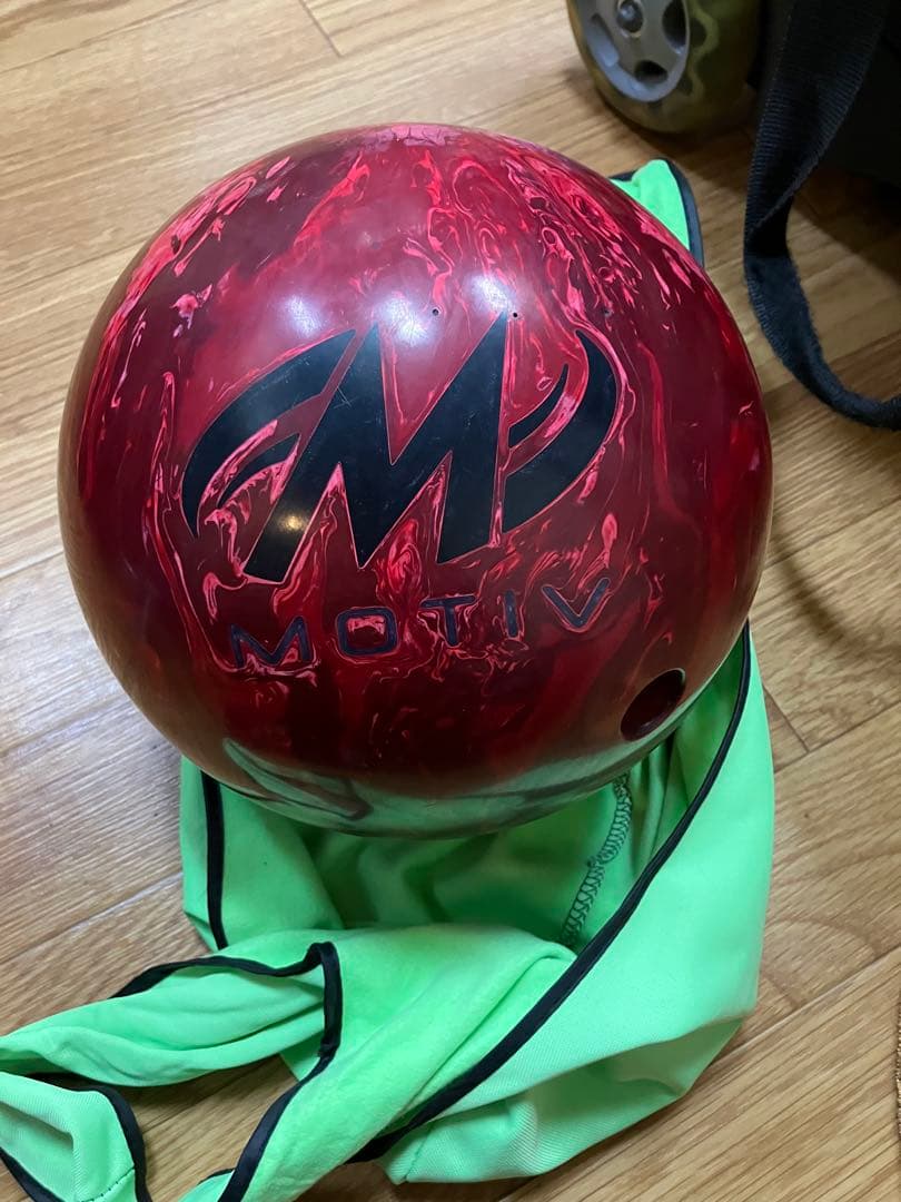 Jackal 赤ボウリングボールとスペアボール シューズ、カバン全てセット