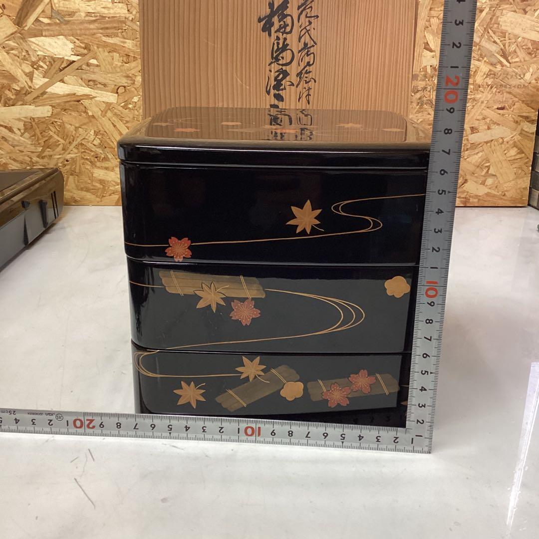 輪島塗　三段重台付　漆塗装　3段お重箱　天然木　工芸品　日本文化　（G76）