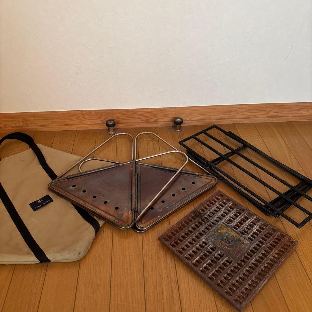 スノーピーク焚き火台Mサイズ、収納袋 とロストル、アイアンレッグ