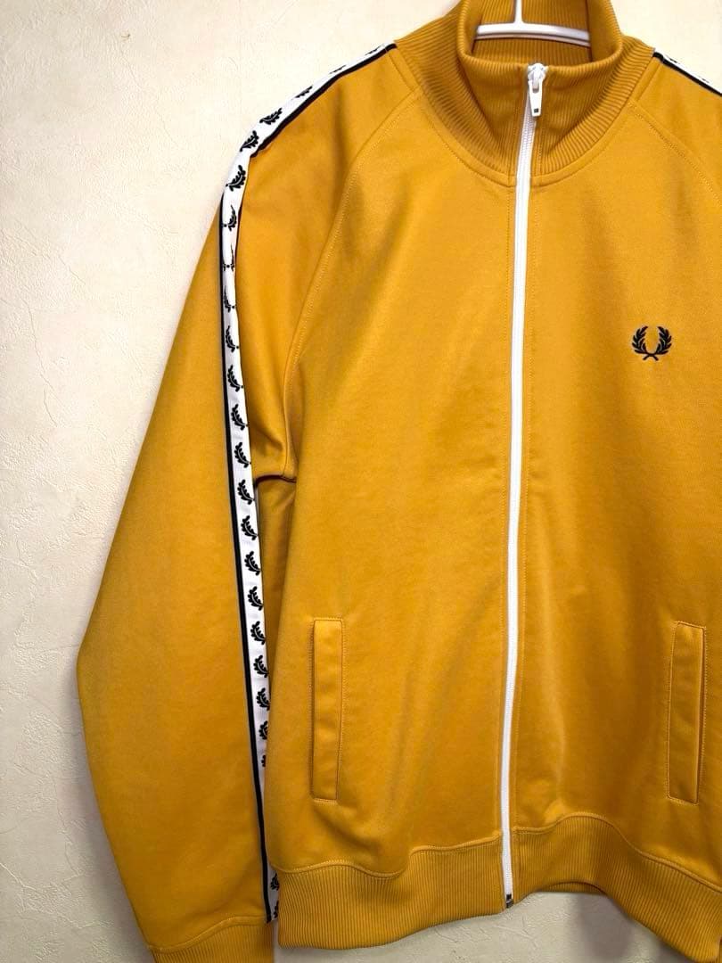 【美品】FRED PERRY フレッドペリー 　トラックジャケット　ポルトガル製