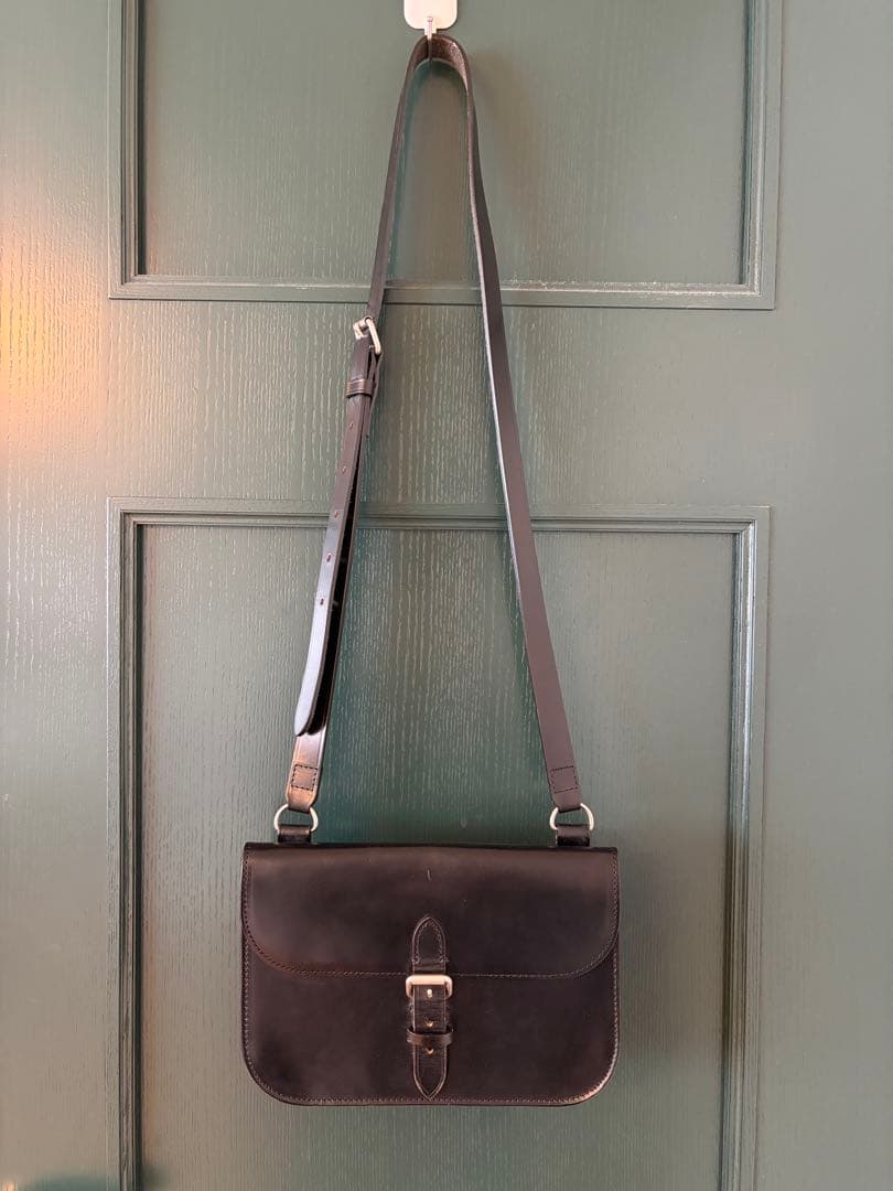 マーガレットハウエル レザーショルダーバッグ ブラック