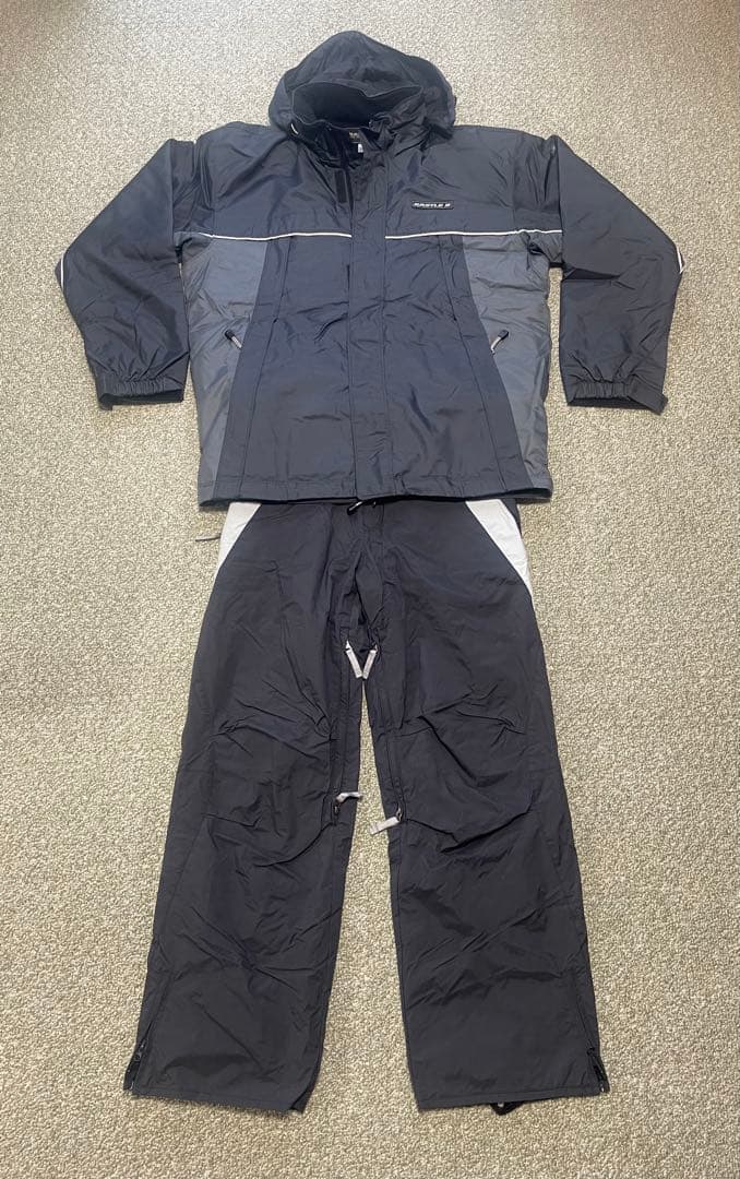 【値下げ】早い者勝ち！即購入可　スキーウェア　上下セット　ゼビオ　デサント