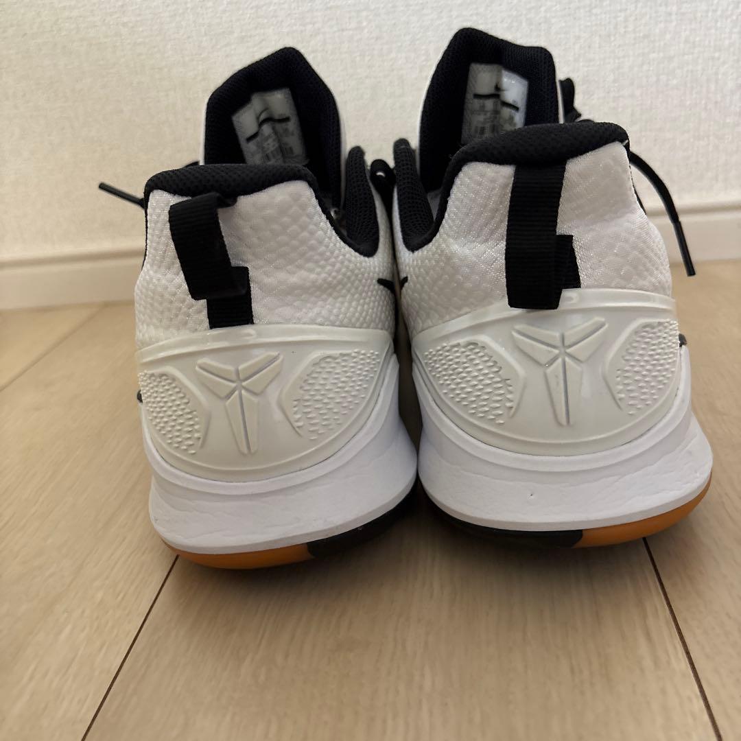 NIKE コービーマンバフォーカス バスケットボールシューズ ホワイト/ブラック