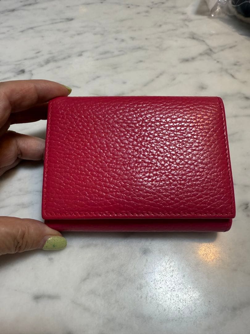 箱付きGUCCI ミニ財布　マーモント　エンボスロゴ