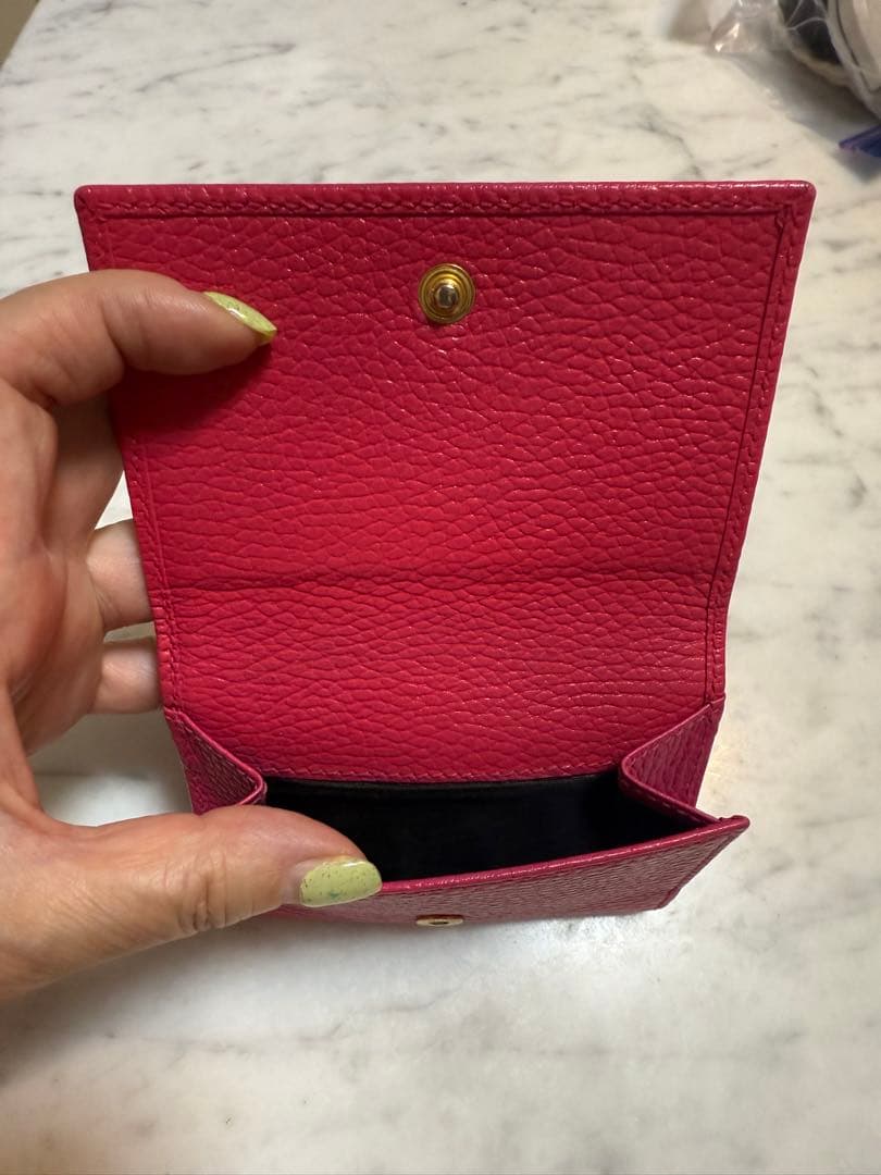 箱付きGUCCI ミニ財布　マーモント　エンボスロゴ