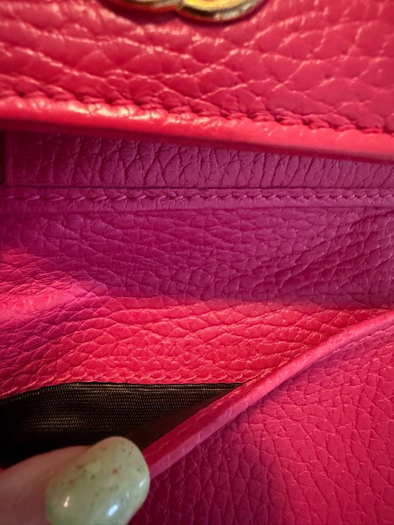 箱付きGUCCI ミニ財布　マーモント　エンボスロゴ