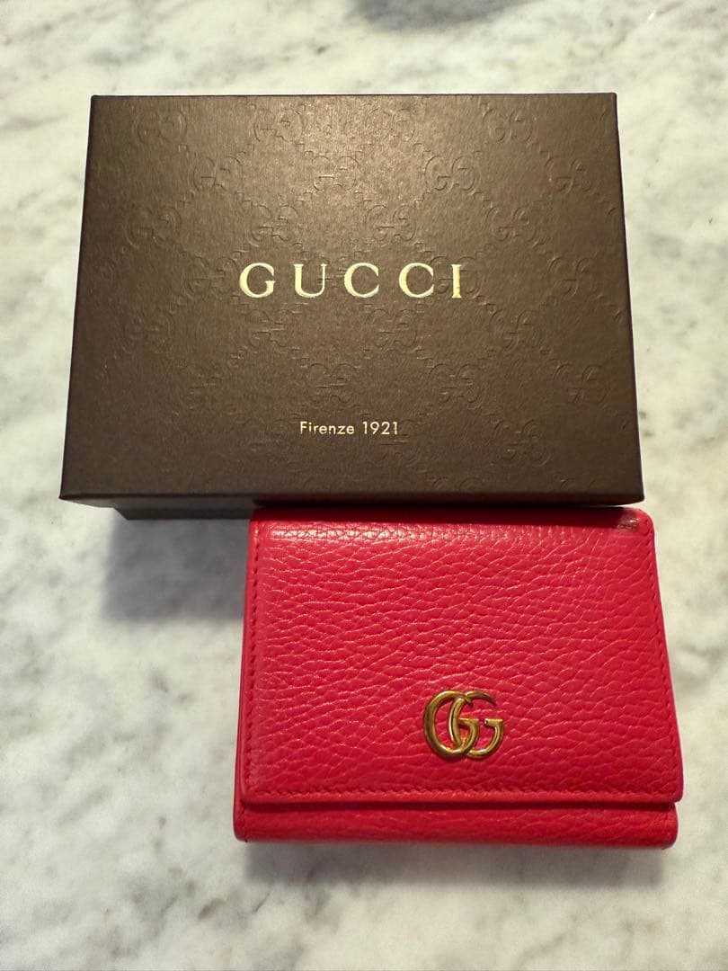 箱付きGUCCI ミニ財布　マーモント　エンボスロゴ