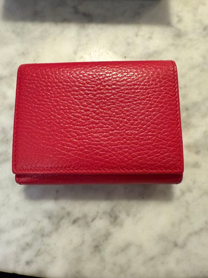 箱付きGUCCI ミニ財布　マーモント　エンボスロゴ