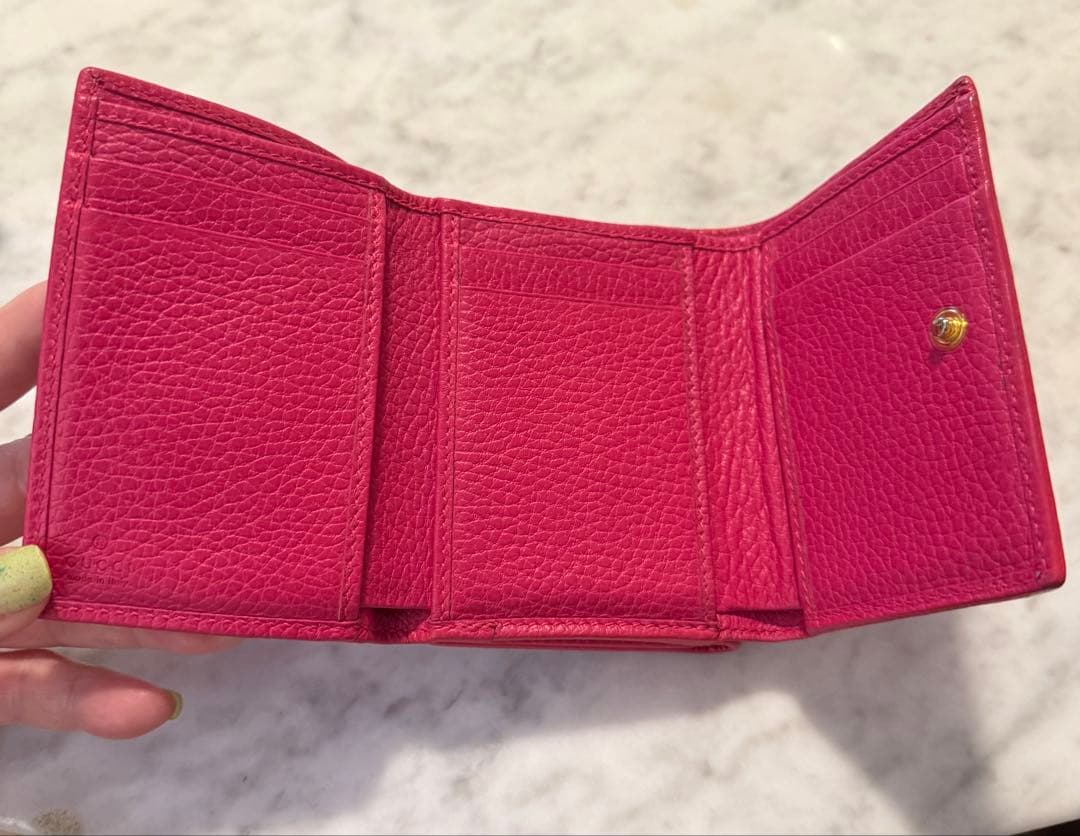 箱付きGUCCI ミニ財布　マーモント　エンボスロゴ