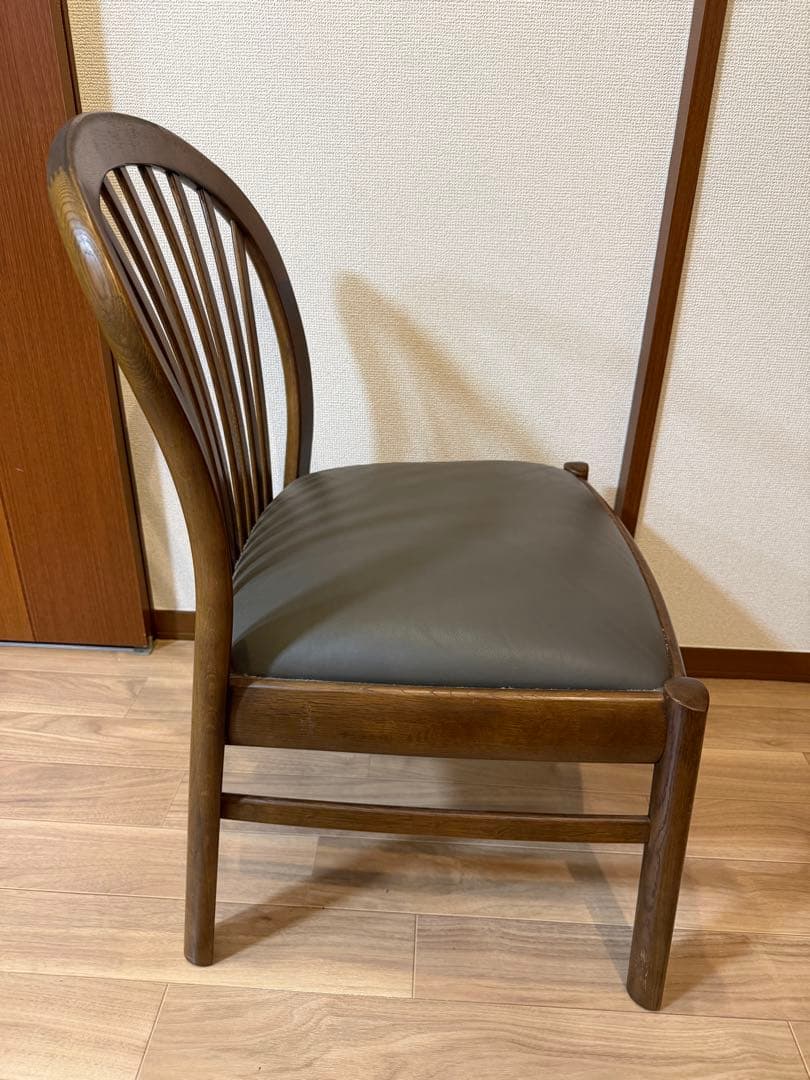 カリモク家具 ダイニングチェア 木製 レザー調座面 椅子　NO.3