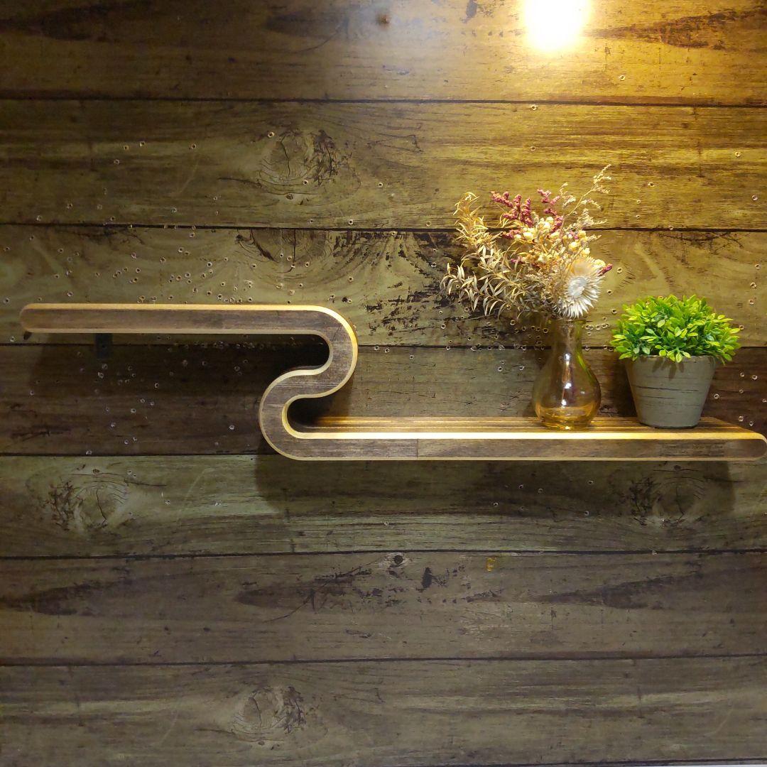 ウォールシェルフ　ウォールラック　飾り棚