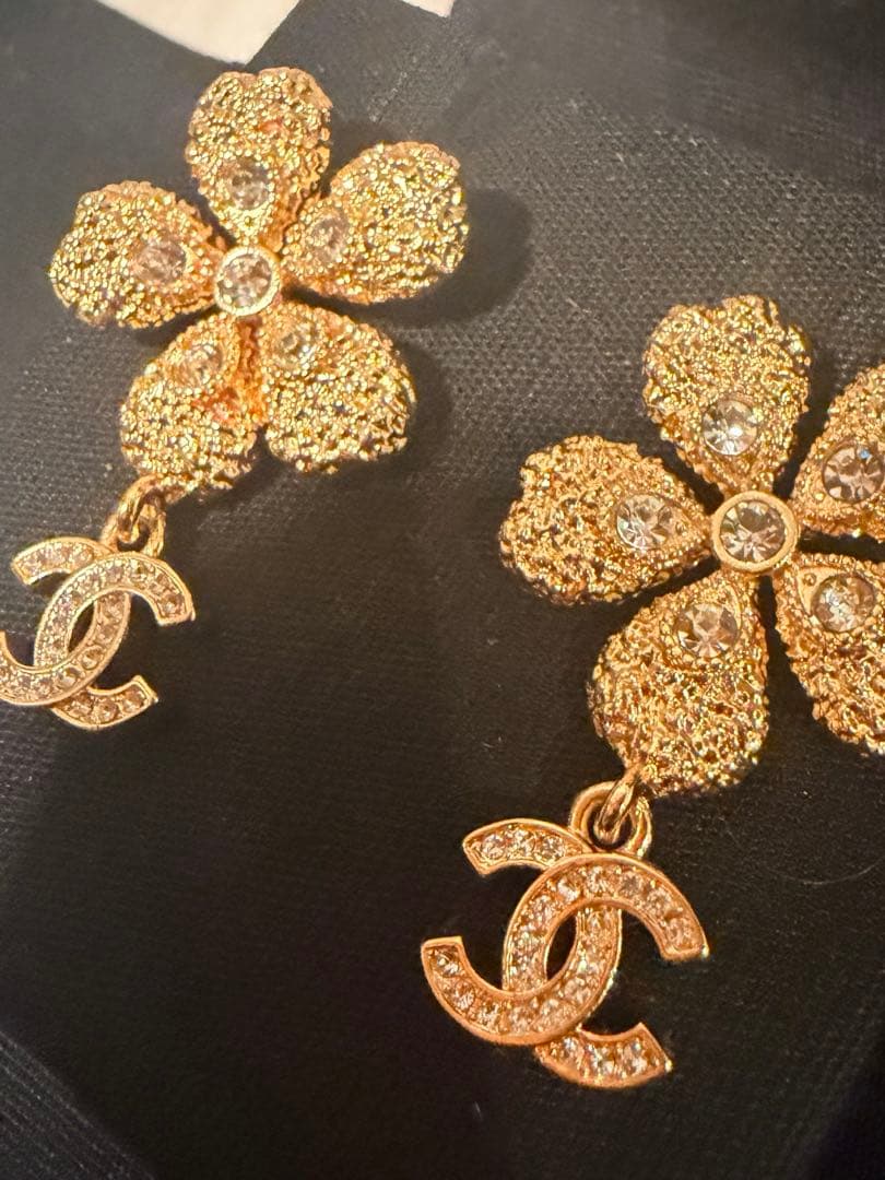 CHANEL フラワーデザイン ピアス　26C