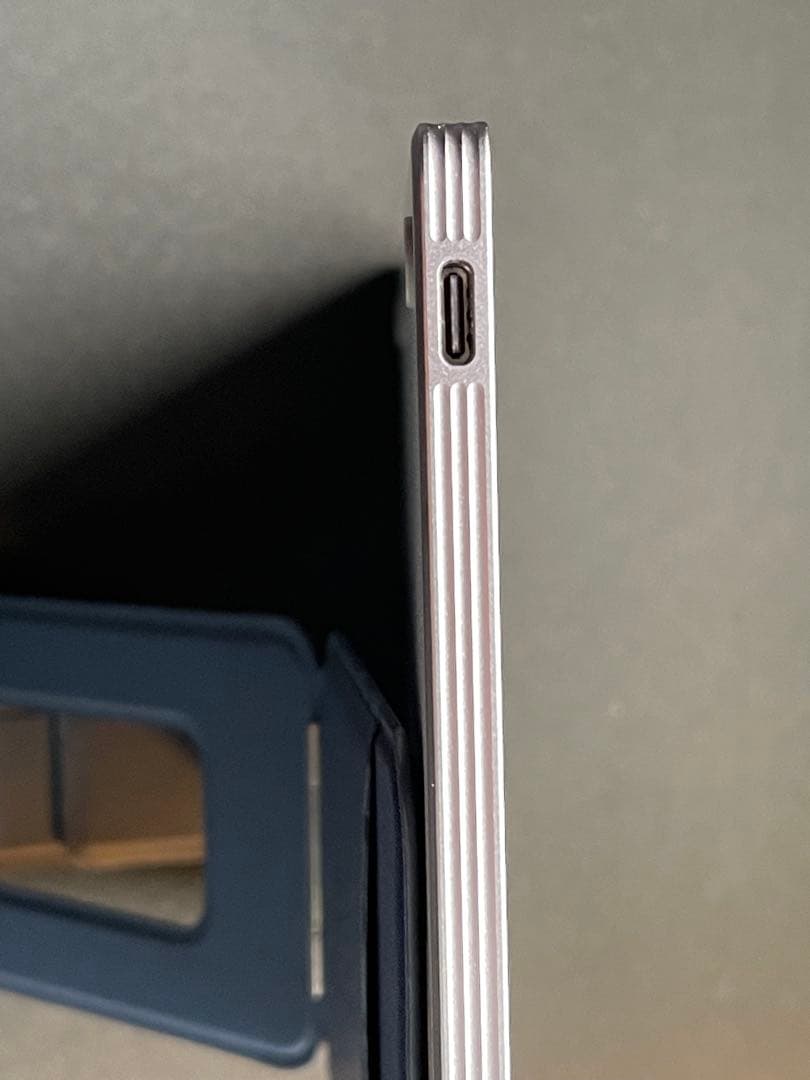 reMarkable Paper Pro Move本体、ペン、ケース付き