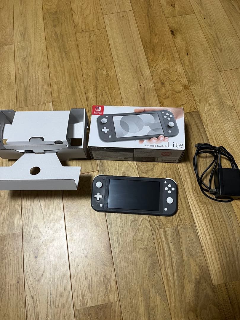 Nintendo　Switch lite 本体　グレー　ニンテンドー　スイッチ