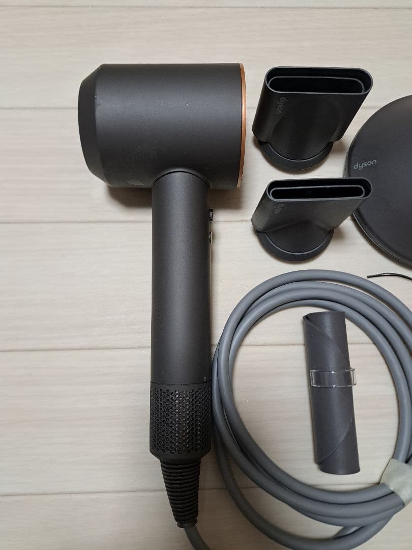 ダイソン ドライヤー HD03　Dyson