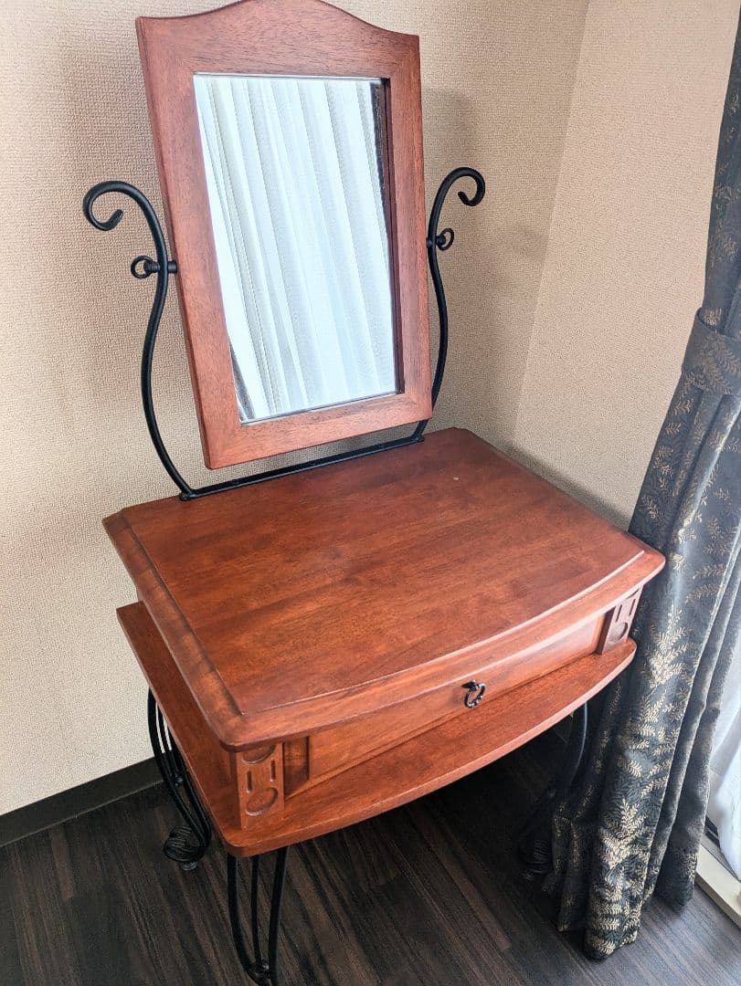 最終値下げしました『天然木製アンティークドレッサー』猫脚　アイアン家具　送料込み