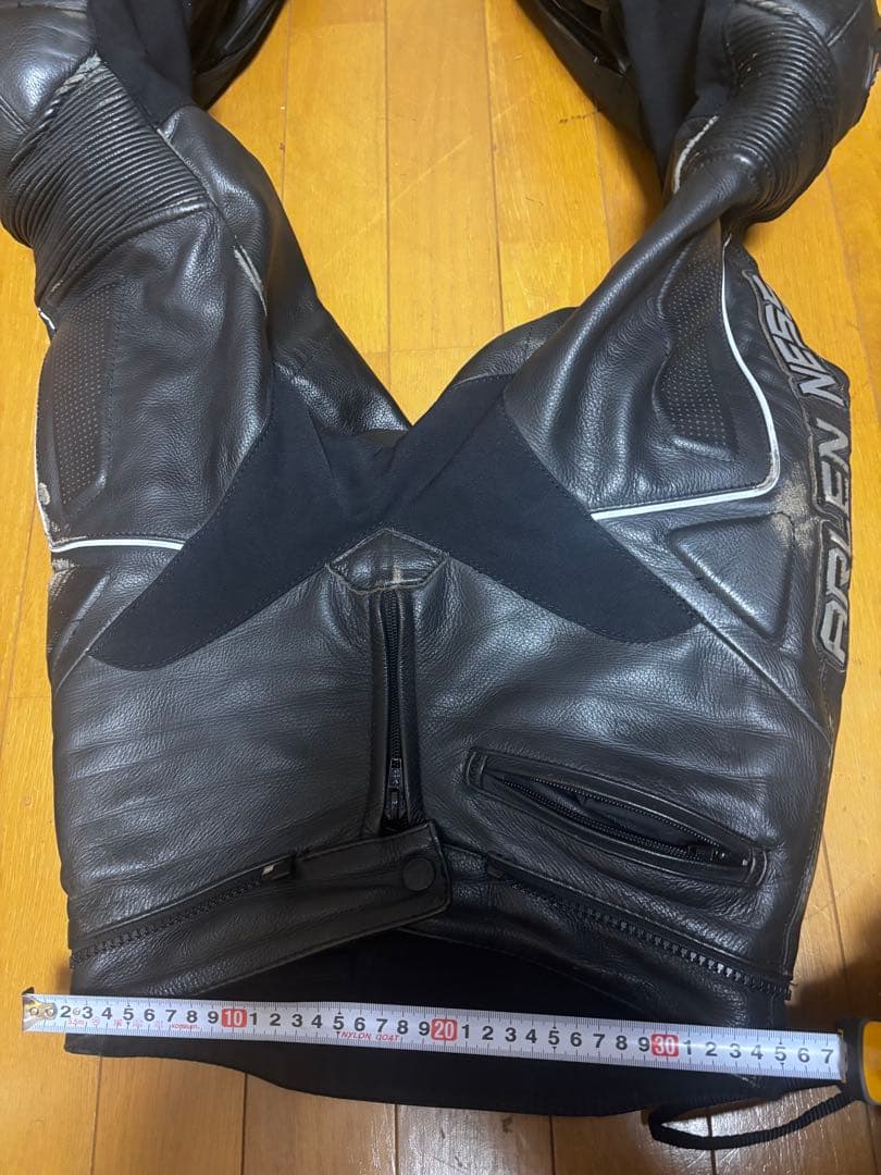 バイク用革ツナギ 膝パッド付き 黒 4日後出品取りやめ