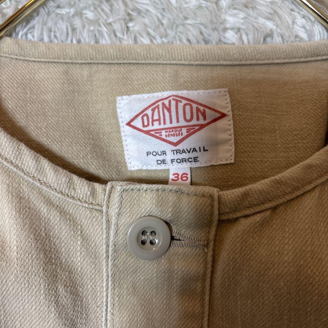 美品＊トレンド✨ダントン デニムジャケット ノーカラー 36 ロゴ　ベージュ