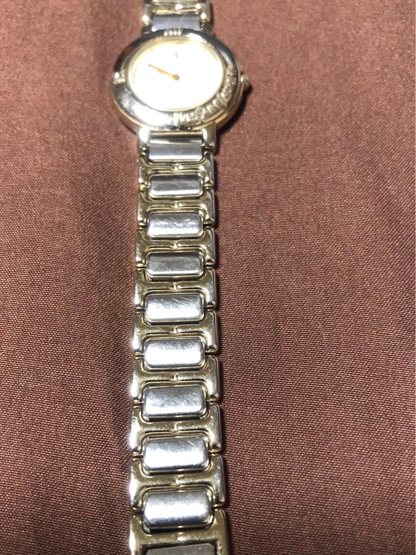 イヴ・サンローラン　クォーツアナログ腕時計 ゴールドシルバー