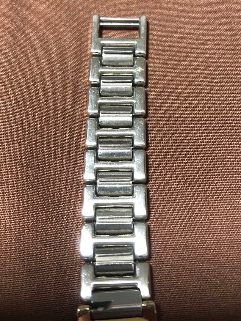 イヴ・サンローラン　クォーツアナログ腕時計 ゴールドシルバー