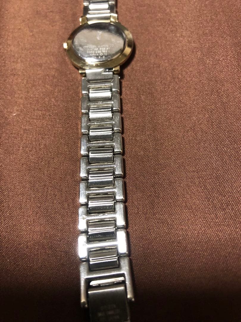 イヴ・サンローラン　クォーツアナログ腕時計 ゴールドシルバー