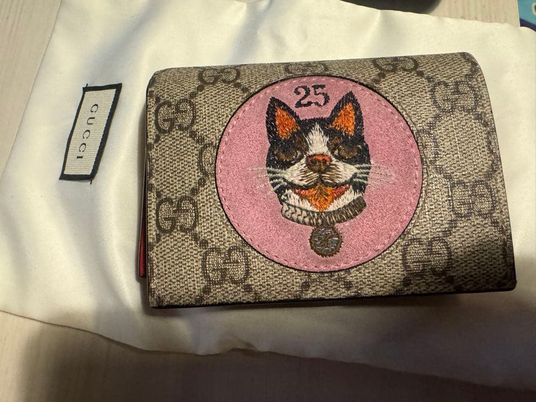 GUCCI 犬刺繍 二つ折り財布