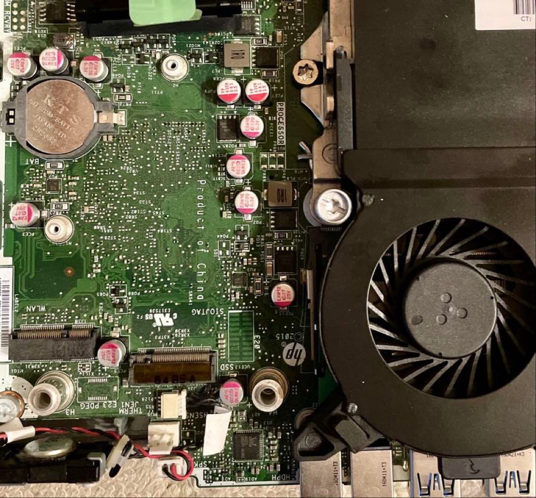 HP ProDesk 400 G2 Mini PC とACアダプタ