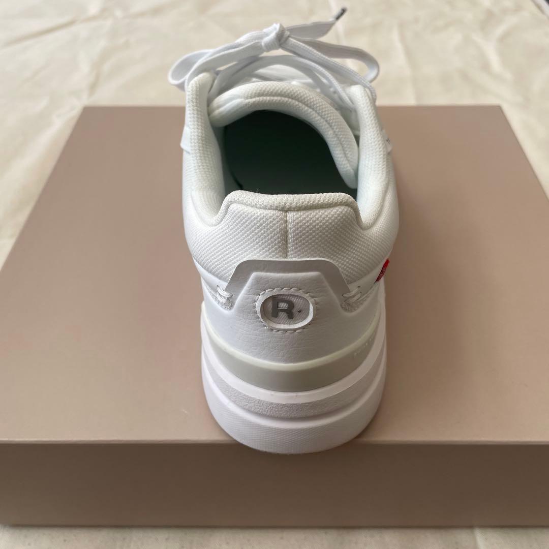 美品　on THE ROGER ホワイトスニーカー