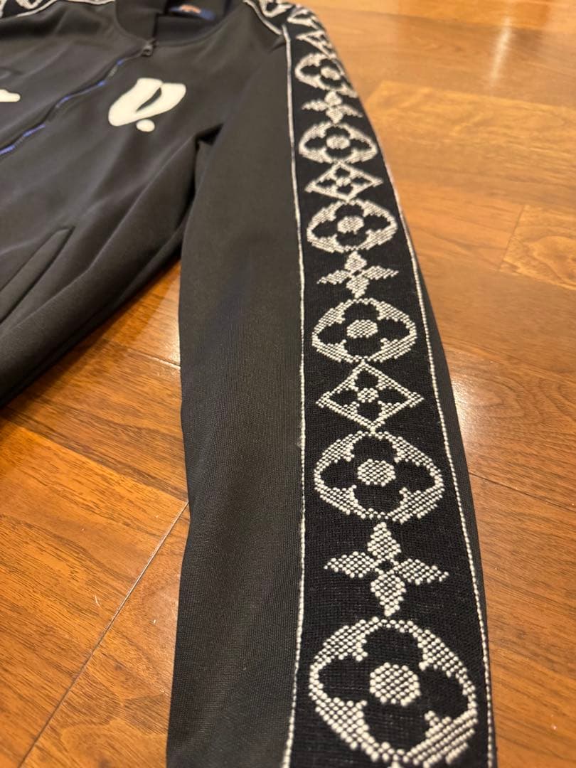 ヴィトン 刺繍 シグネチャー モノグラム トラックスーツ ジャケット