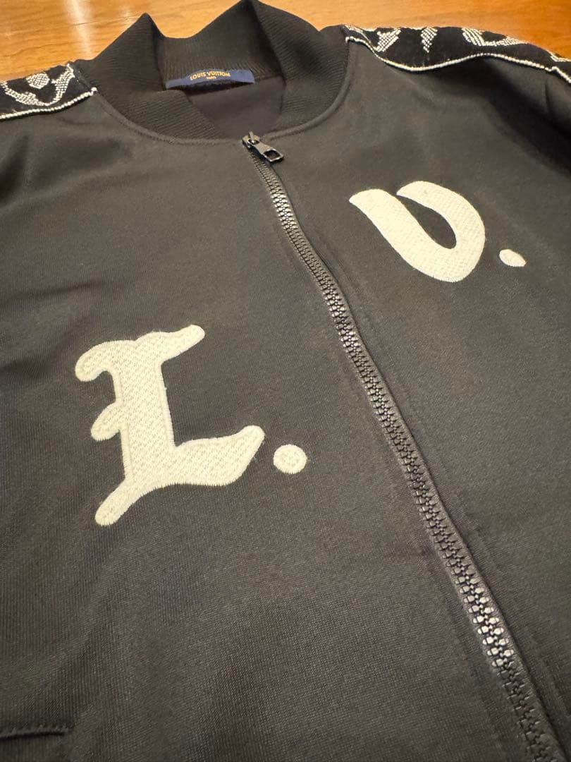 ヴィトン 刺繍 シグネチャー モノグラム トラックスーツ ジャケット