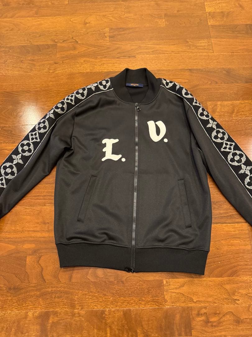 ヴィトン 刺繍 シグネチャー モノグラム トラックスーツ ジャケット