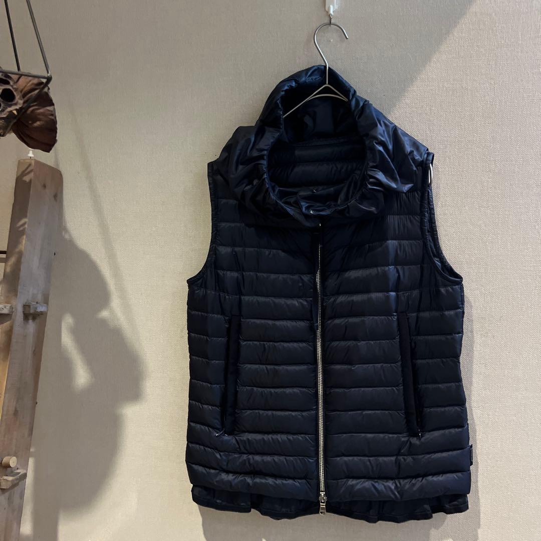 ★展示品！MONCLER ライトダウンベスト フード付きEBEL フードフリル
